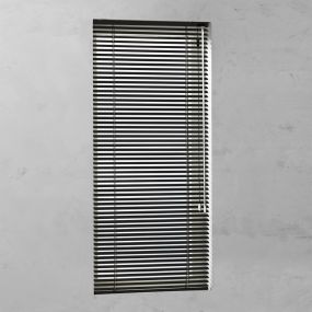 Jaloezie Aluminium Op Maat 25mm verkeerszwart open