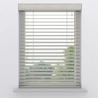 Houten jaloezie 50 mm Nature Light Grey vooraanzicht