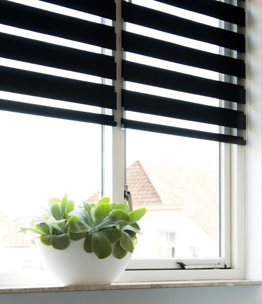 Raambekleding slaapkamer duorolgordijn